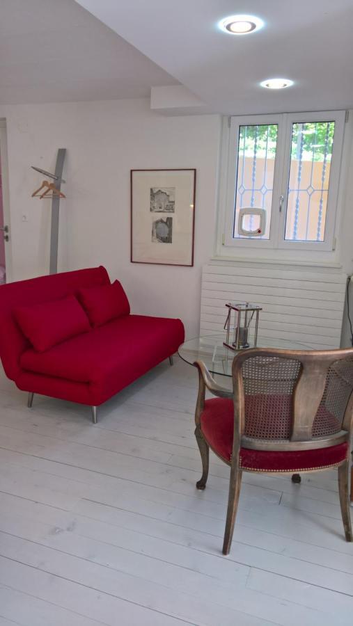 Swiss Borzoi House Panzió Vully-les-Lacs Kültér fotó